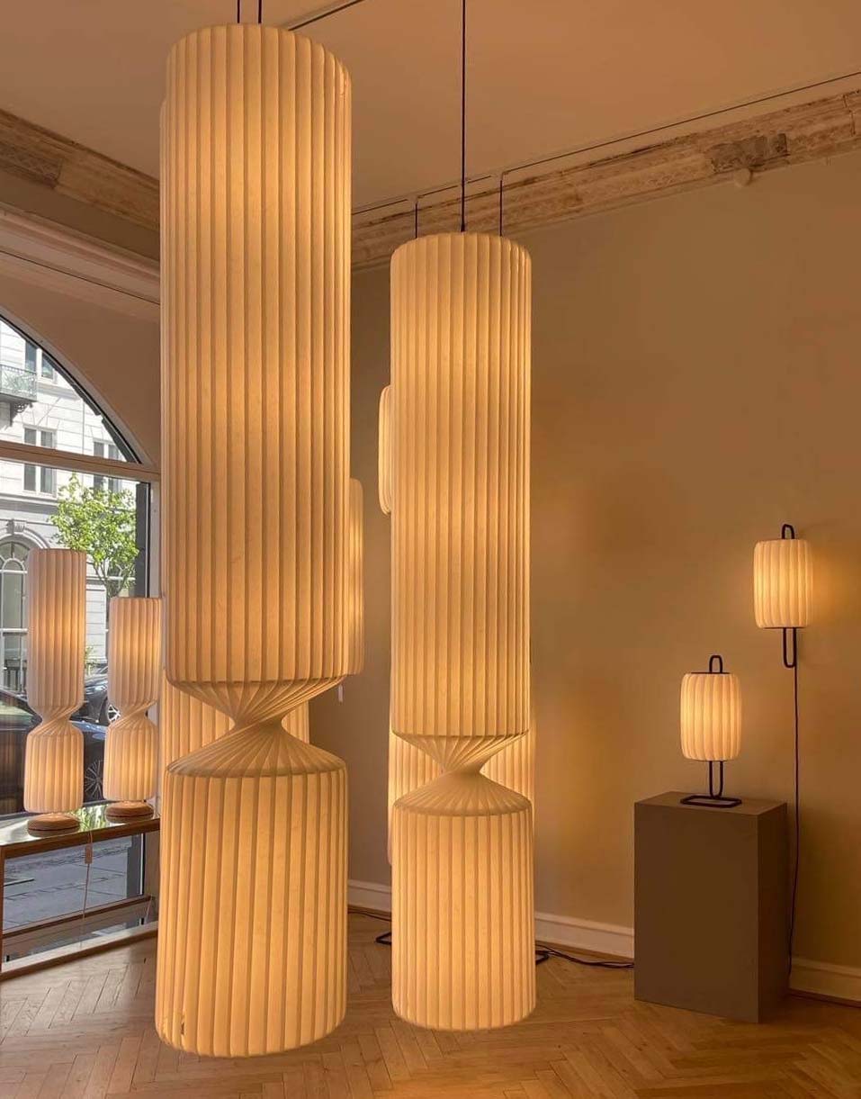 Tom Rossaus TR41 pendel lamper i udstillingen på Frederiksberg