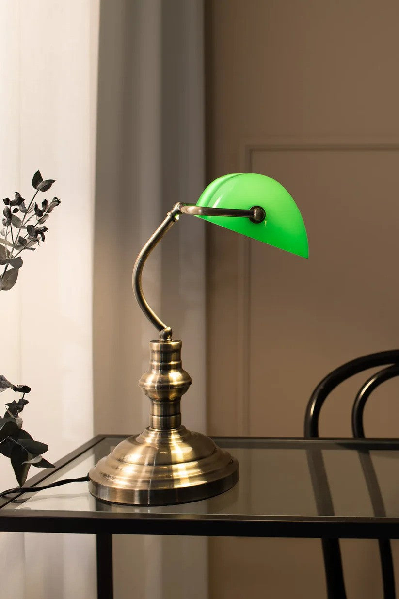 Side profil af Markslöjd's Bankers Bordlampe i Grøn 42cm