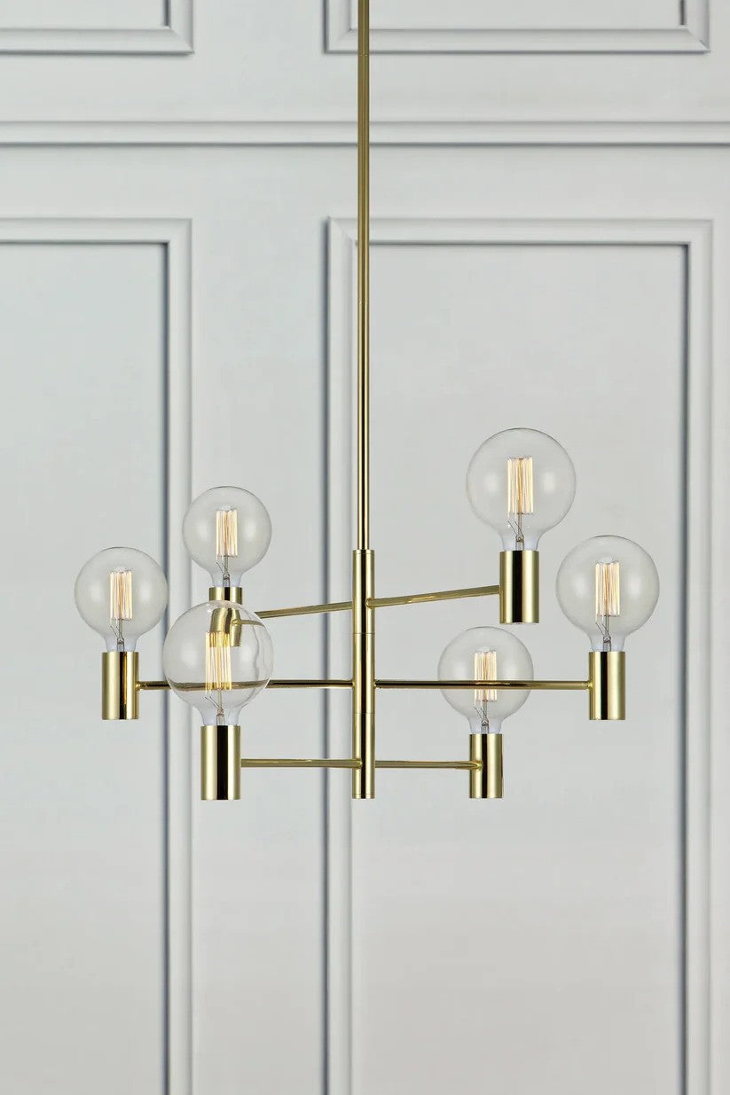 Capital Pendel 6L i Messing ophængt for den elegante kontrast