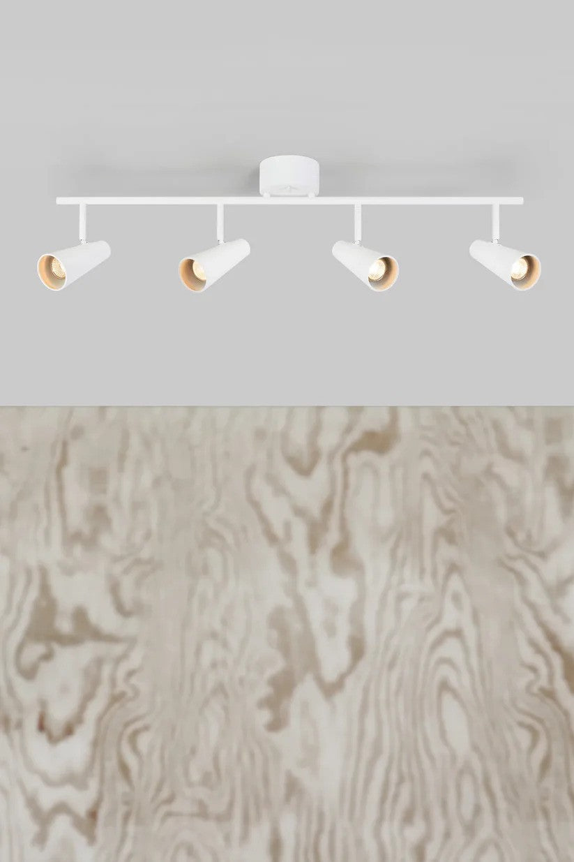 Zoomet helt tæt på loftslampen fra Markslöjd Crest Loftslampe 4L i Hvid