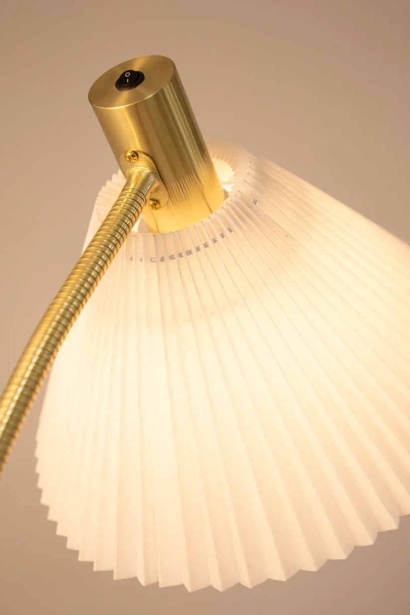 Markslöjd Mira Gulvlampe Messing/Hvid