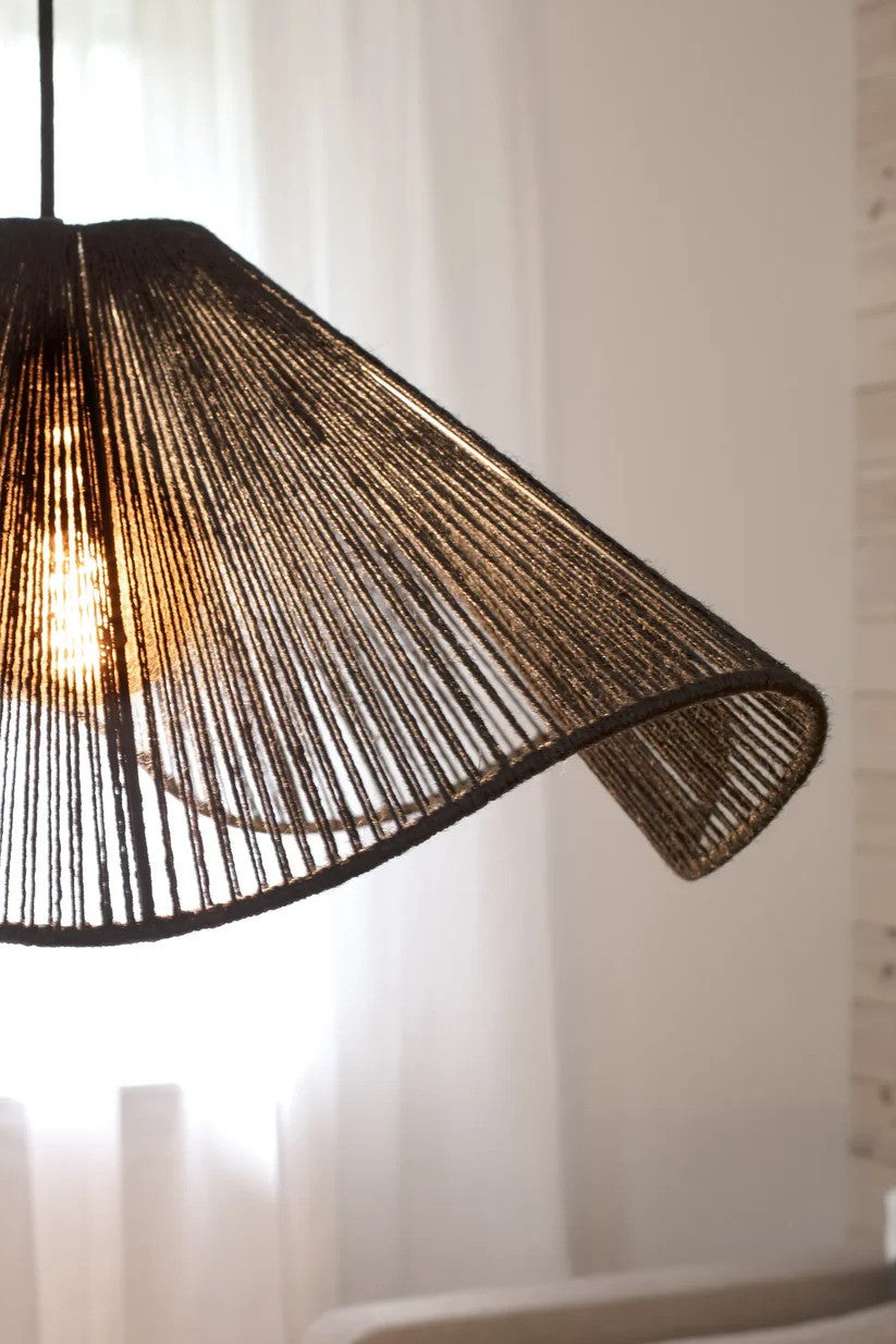 Zoomet helt ind på Nami Loftslampe i Sort