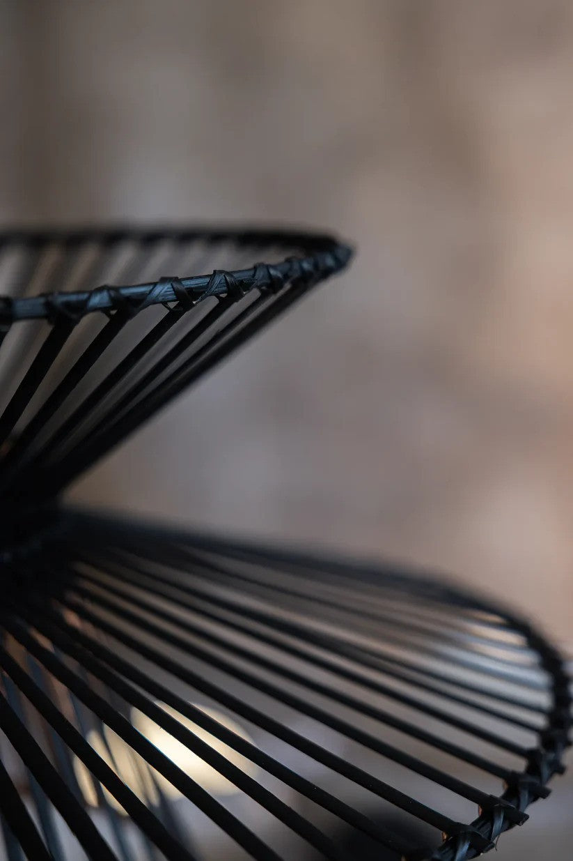 Zoomet helt ind på skærmen af Duplici Loftslampe i Sort