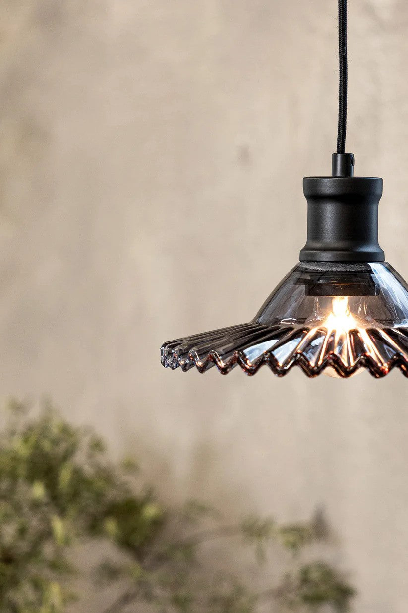 Zoomet ind på skærmen af Novia Pendel 1L i Sort/Røg