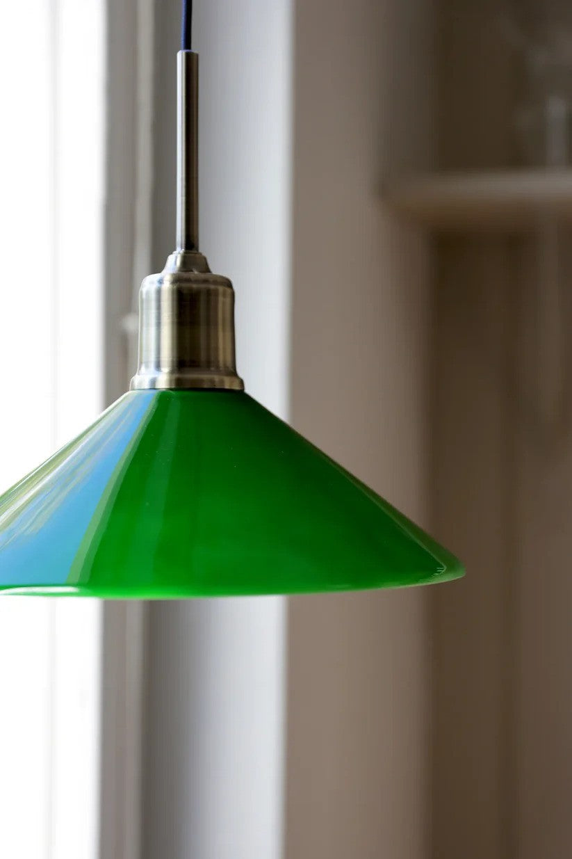 Zoomet helt ind på lampeskærmen af Vela Pendel i Grøn