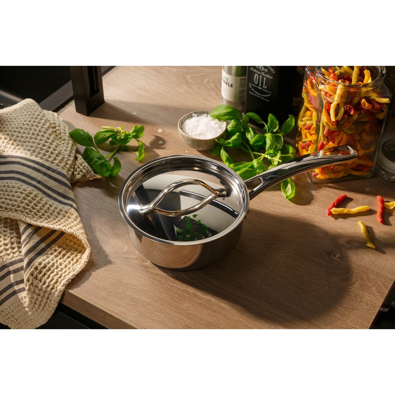 Elvita 1,3L Kasserolle til både opvarmning og madlavning