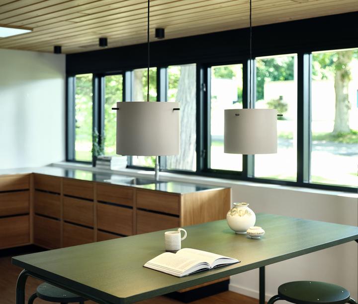 Frandsen FM 1954 Ø28 i par over morgenbordet