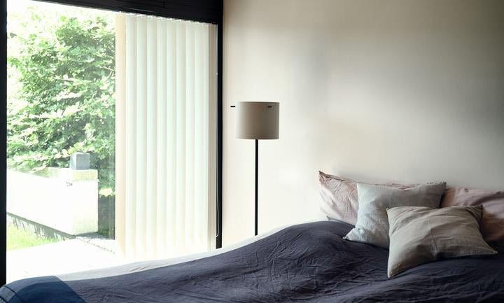 Frandsen FM 1954 i grå sand passer fortrinligt i sovekammeret