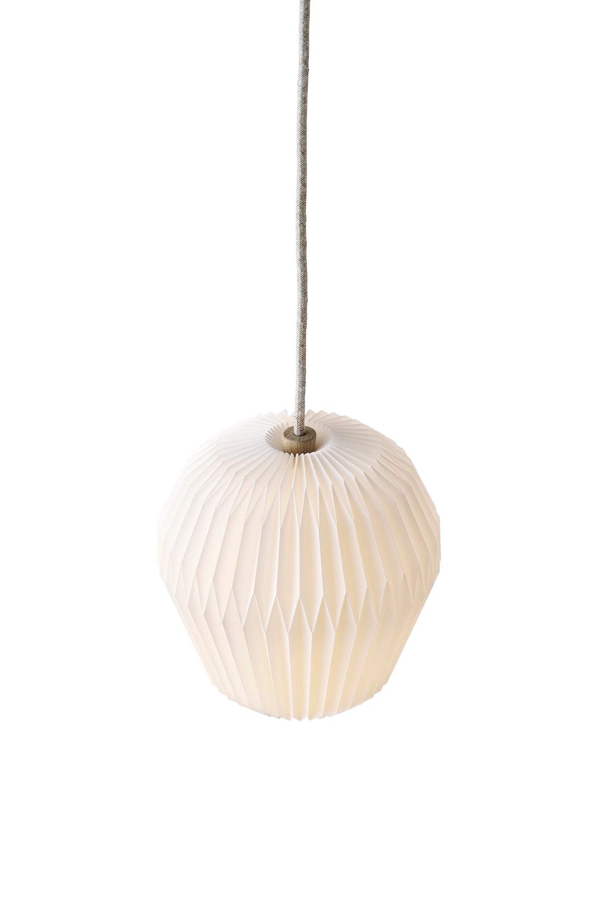 En smuk forening af træ, stof og papir med LE KLINT 130 Bouquet 1