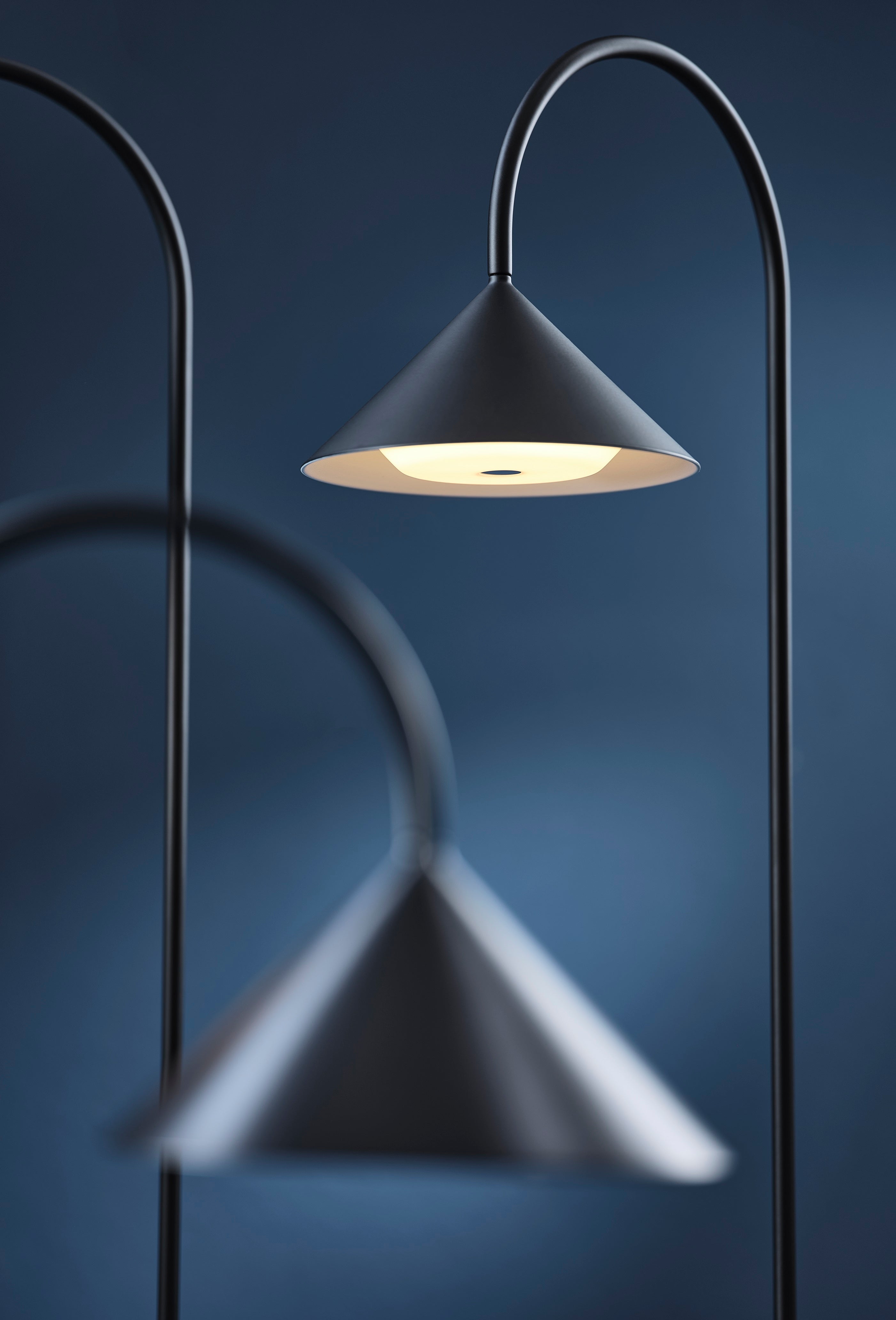 Matsort Grasp portabel bordlampe