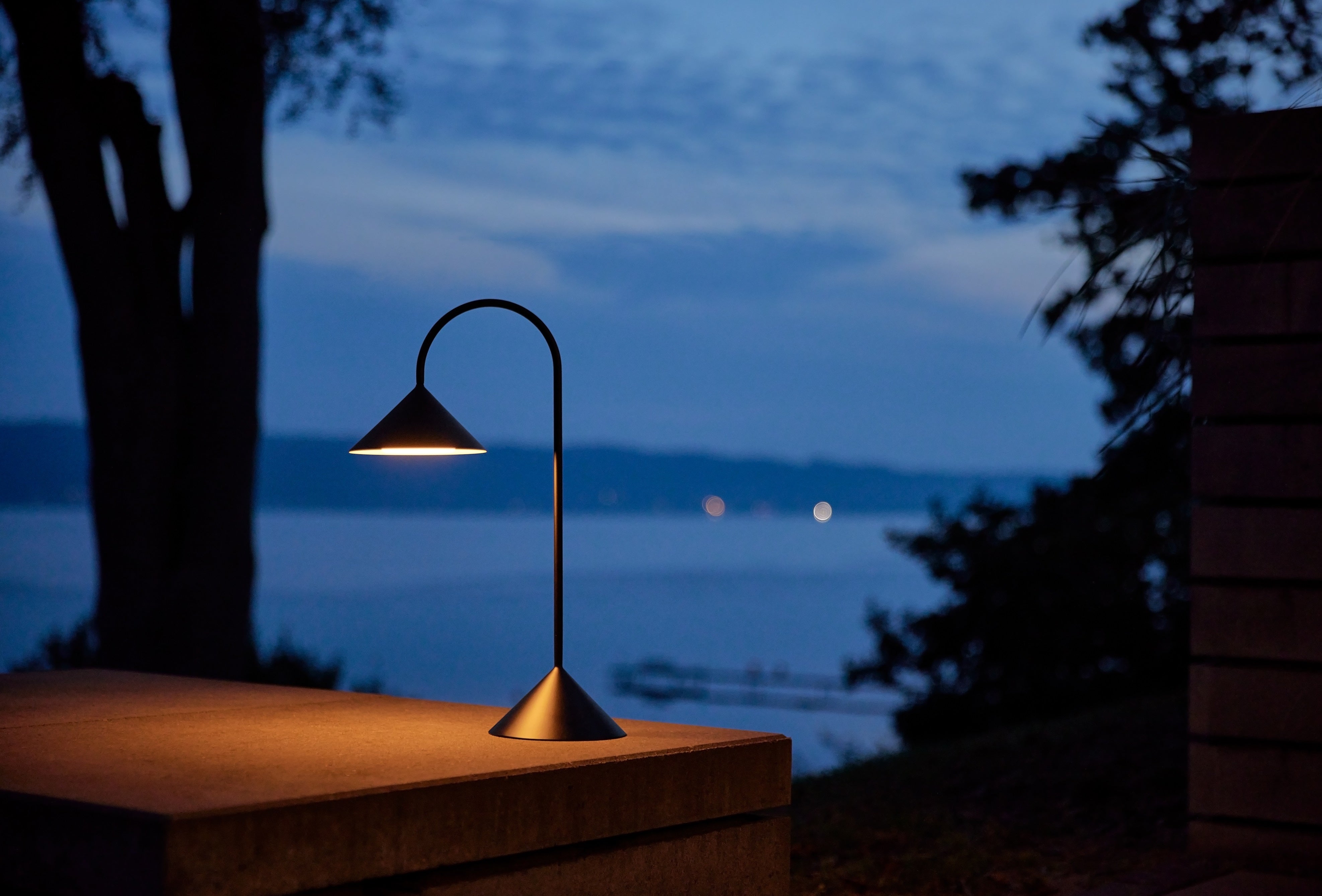 Grasp portable lampe H47 i sort udendørs