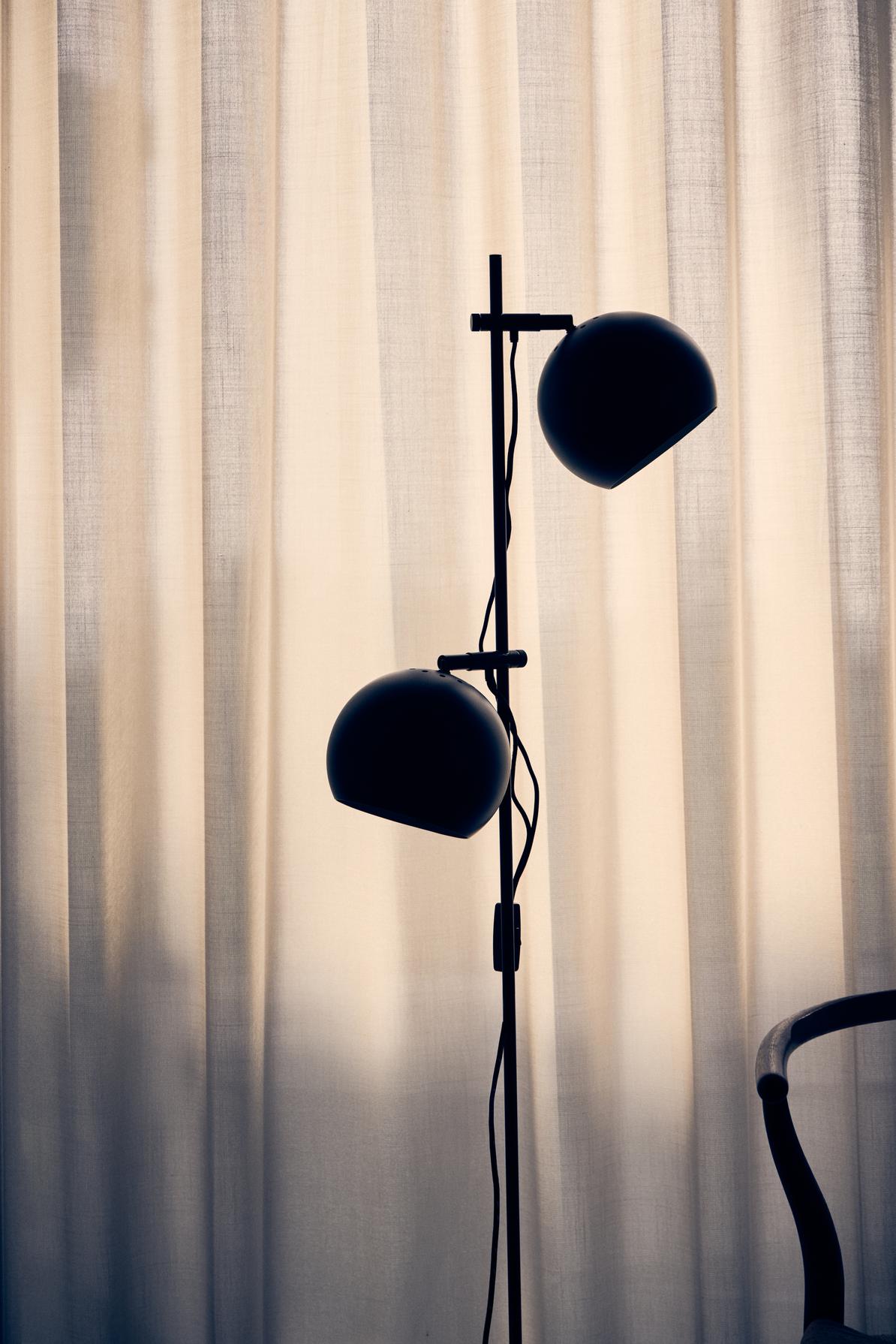 Ball Double matsort gulvlampe