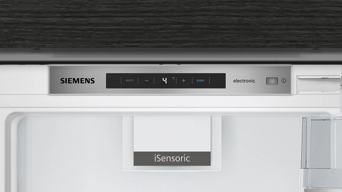 Zoomet ind på kontrolpanelet til at styre temperaturen i Siemens KI81RAFE1 iQ500 integrerbart køleskab