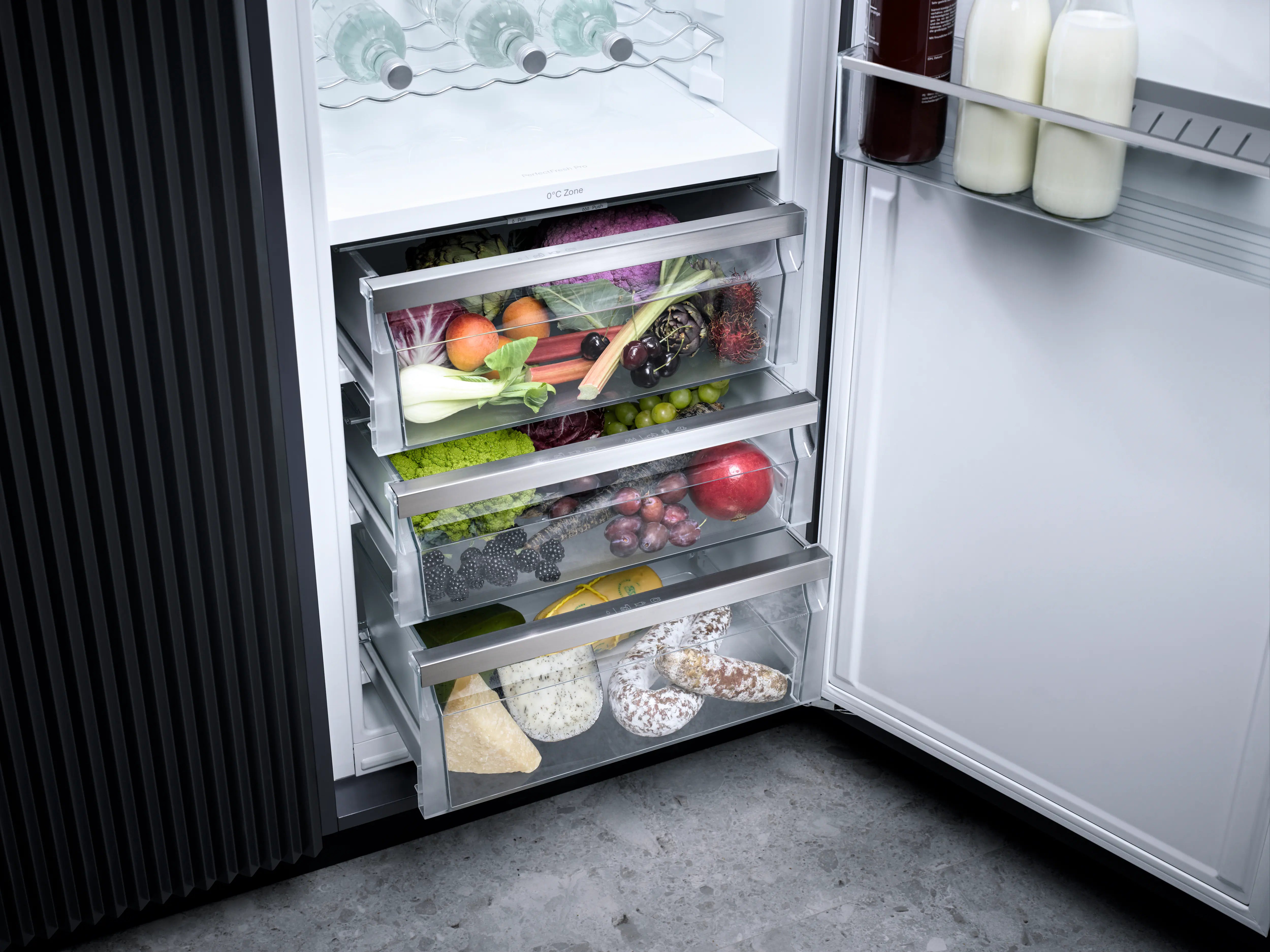 Miele K 7740 Cs tre skuffer optimerer forholdene for sartere varer såsom grøntsager, frugt og ost