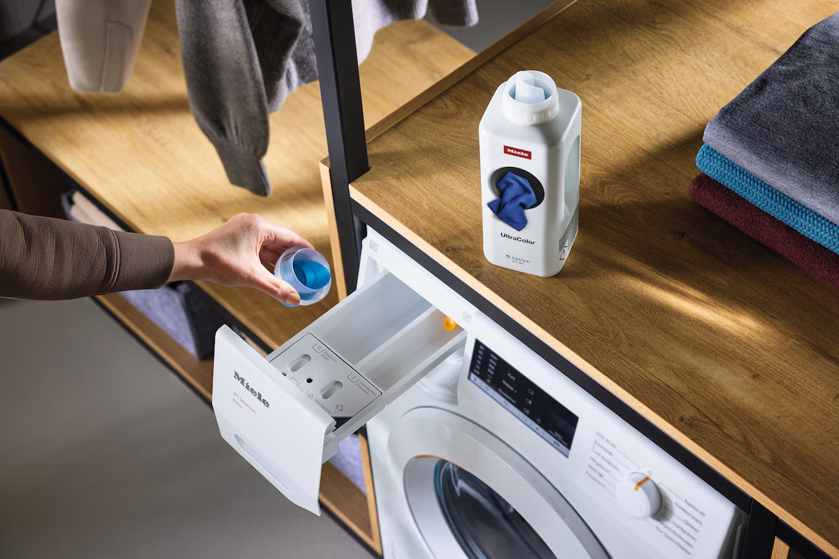Miele UltraColor flydende vaskemiddel 1,5 l i brug