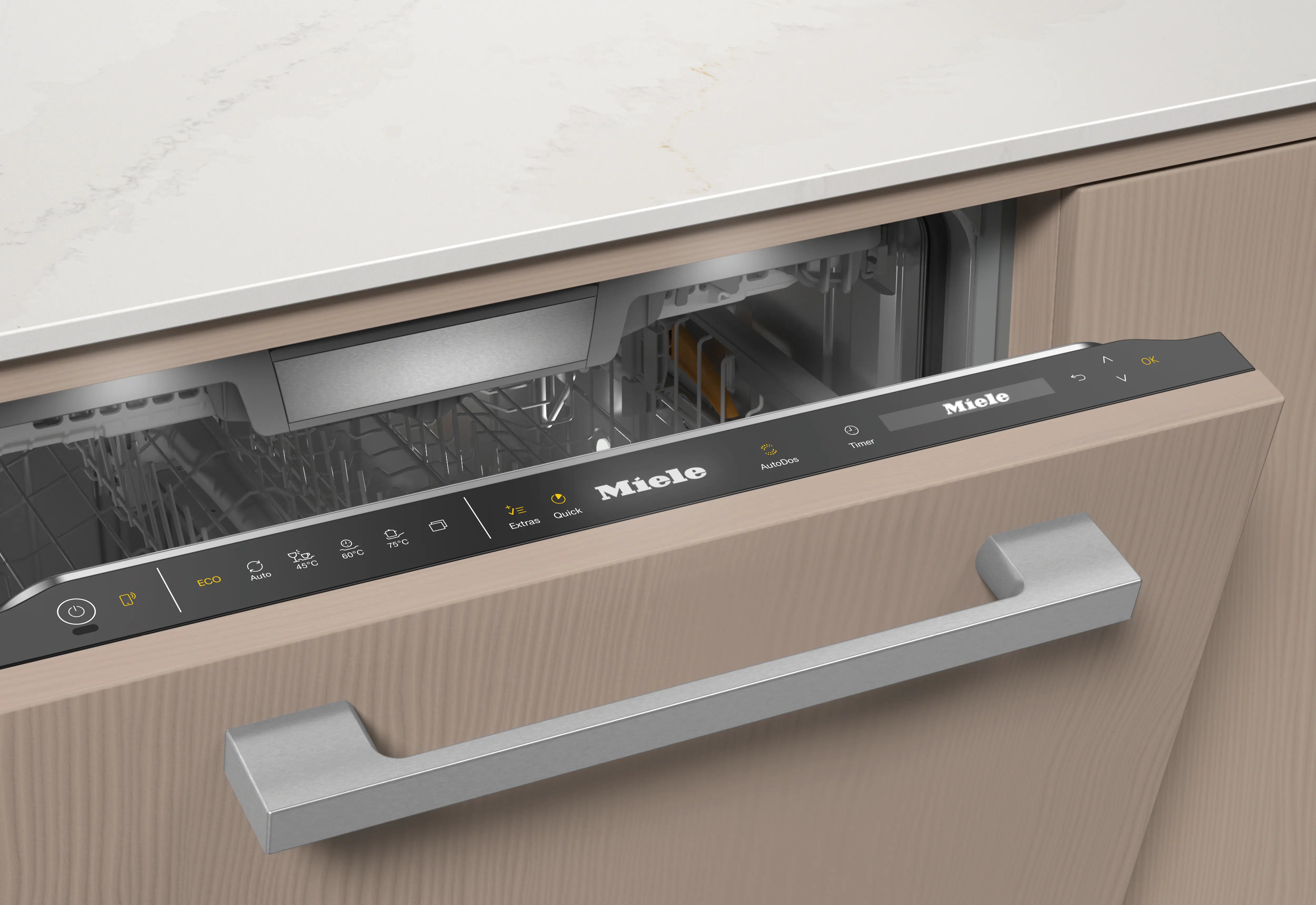 Betjen Miele G 7777 med kontrolpanelet eller på app med Miele@home