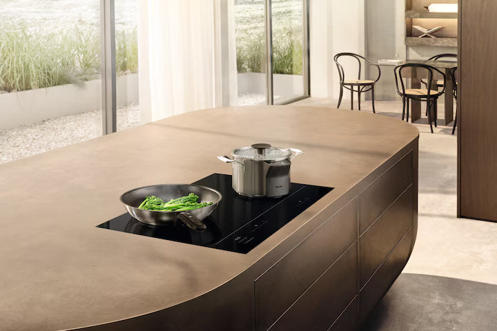 Miele KM 8685-2 FL Induktionskogeplade installeret i kogeø