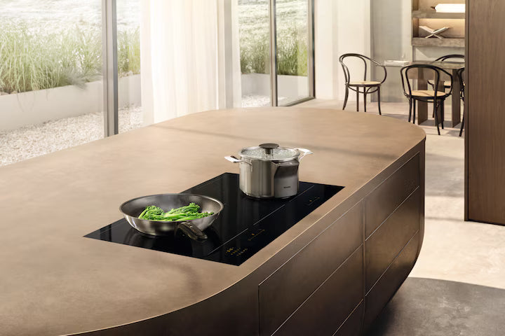 Miele KM 8595-2 FL Induktionskogeplade installeret i kogeø