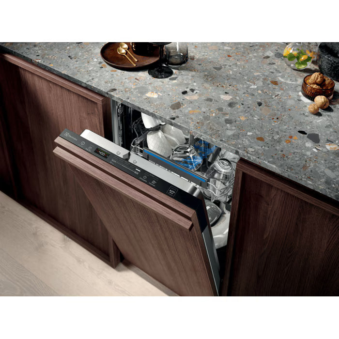 Electrolux EEQ42200L indbygget under køkkenbordet
