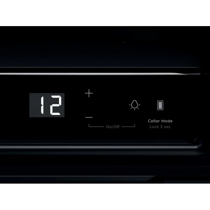 Zoomet ind på touchskærmen til at styre temperaturen i Electrolux EWUS018B7B indbygget vinkøleskab