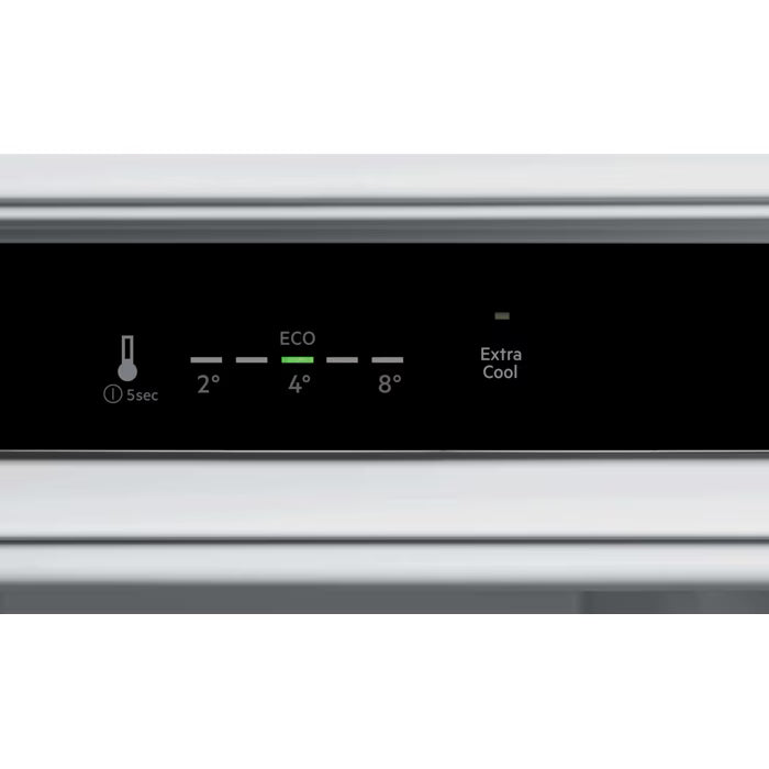 Touchskærmen på Electrolux ERD6DE18C integreret køleskab med nemt kontrol af temperatur
