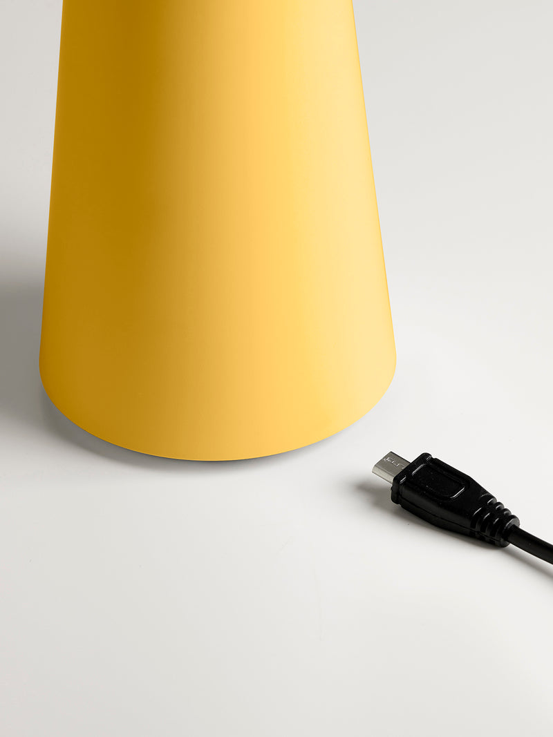 Opladelig gul bordlampe move med fra Nielsen Light