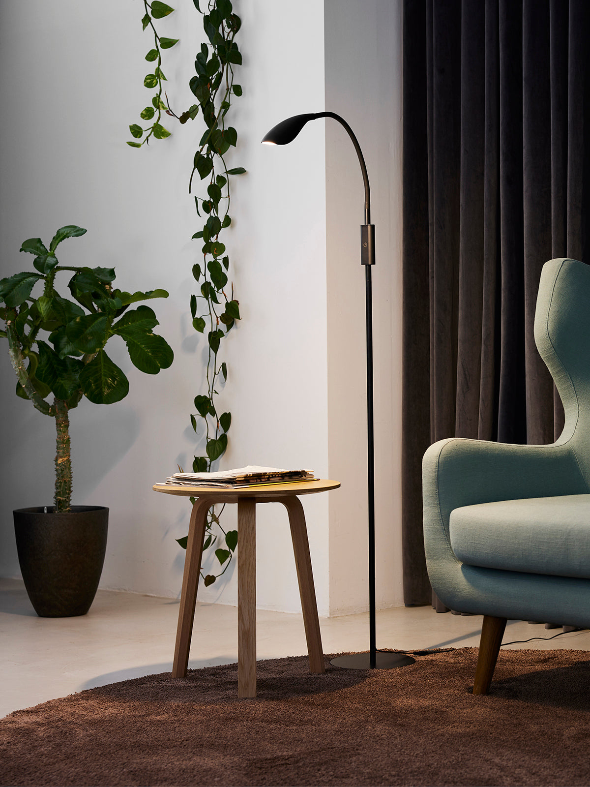 Mamba Gulvlampe LED Sort