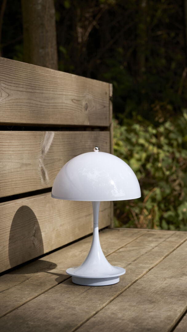 Lys blå panthella portable bordlampe