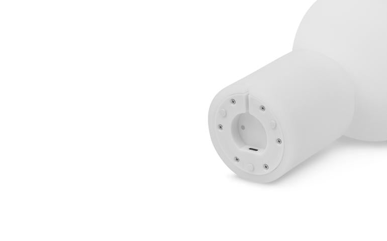 Normann Copenhagens Yo lampe tæt på kontakt fri ladning