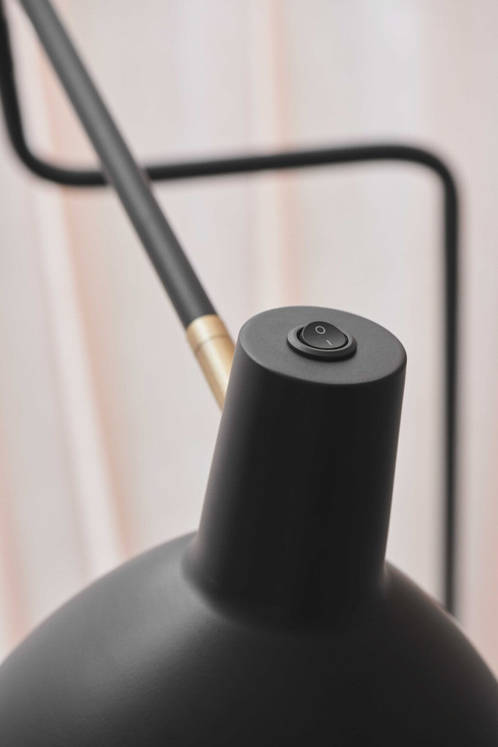 Metropole Deluxe Gulvlampe Sort - Halo Design