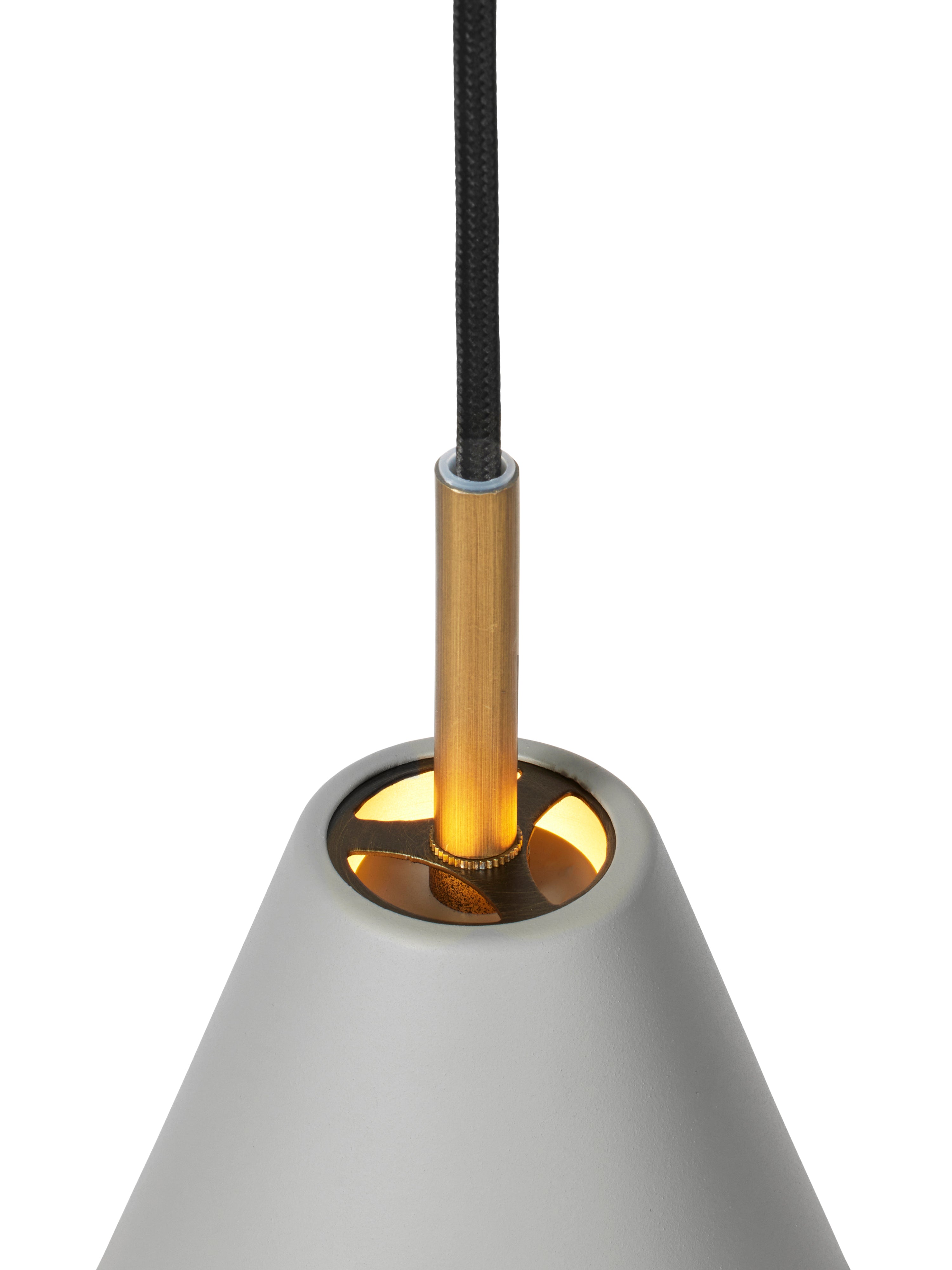 Zoomet helt ind på toppen af Halo Designs Hygge Pendel Varm Grå