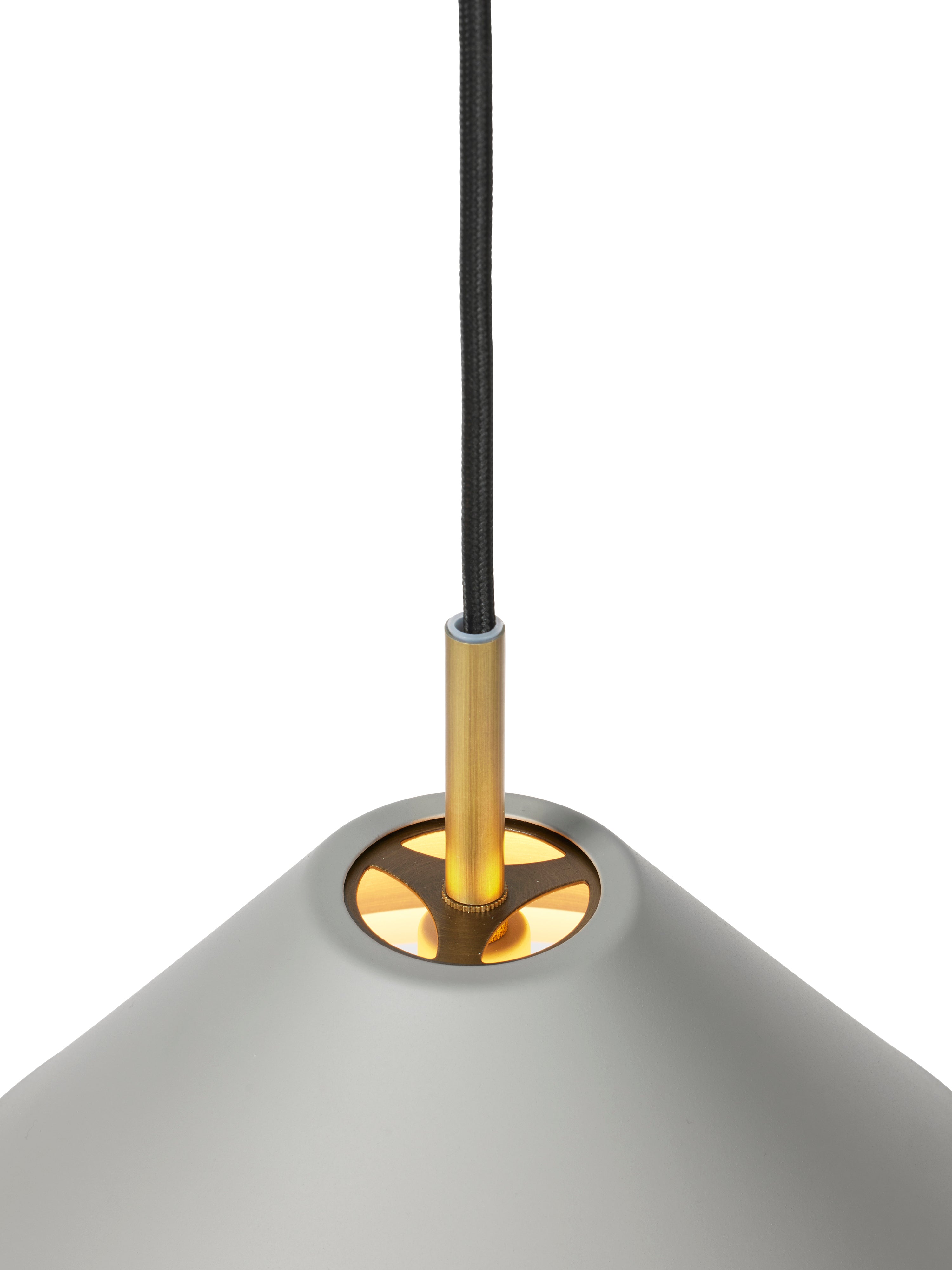 Zoomet helt ind på Halo Designs Hygge Pendel i Varm Grå