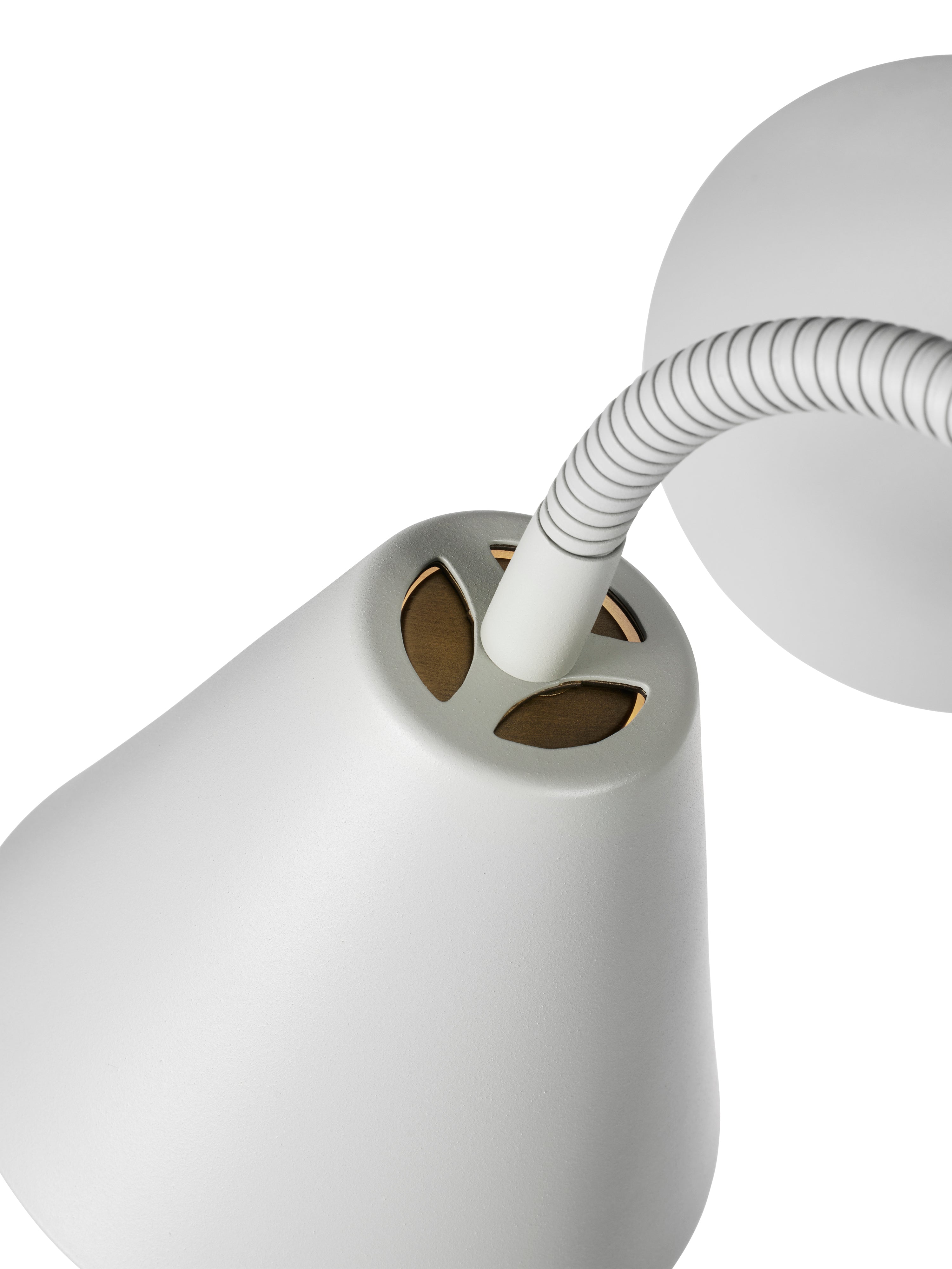 Zoom helt ind på et lampe hoved af Halo Designs Hygge Gulvlampe 2 2L Varm Grå