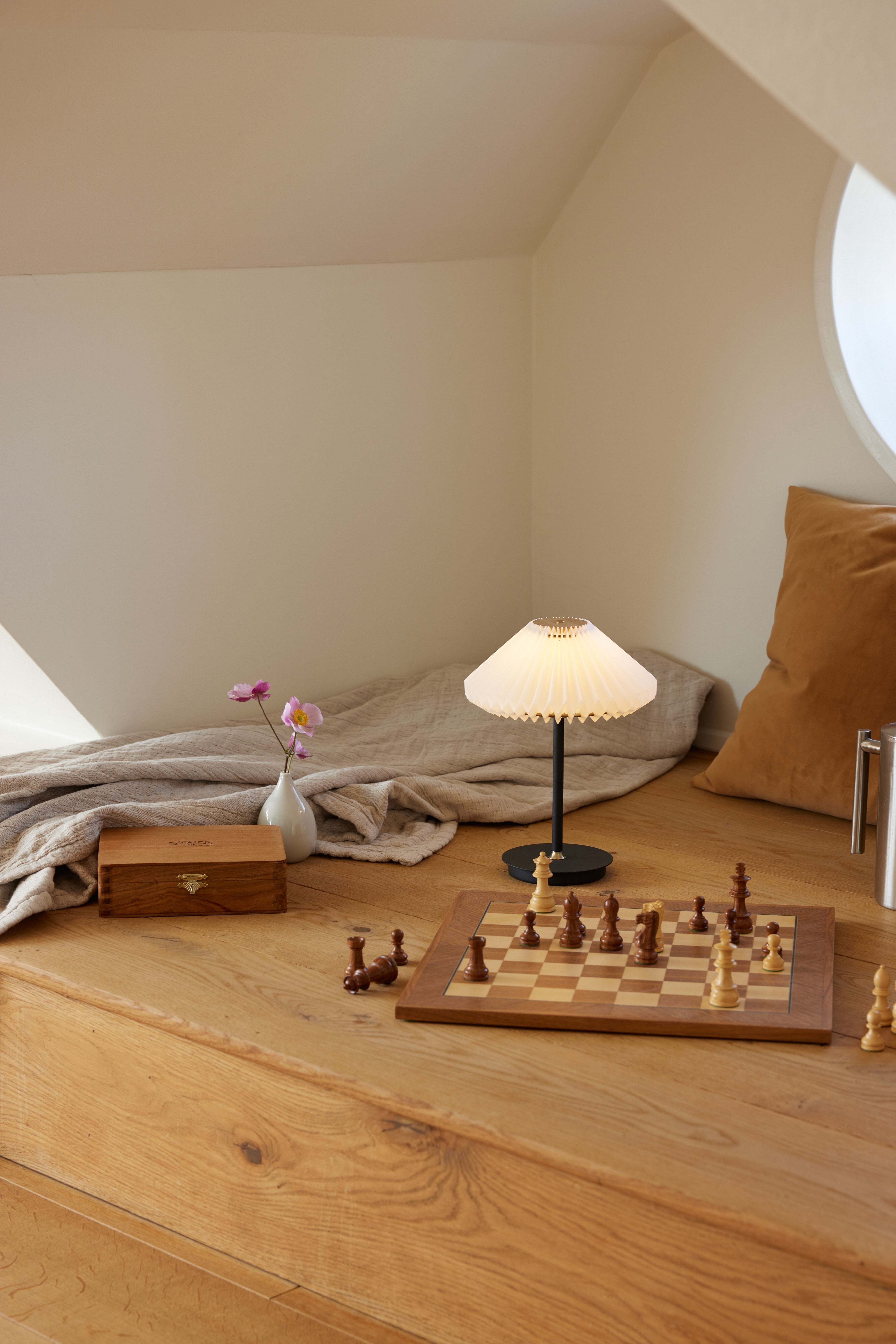 Paris To Go LED-bordlampe Ø24 Hvid/Sort