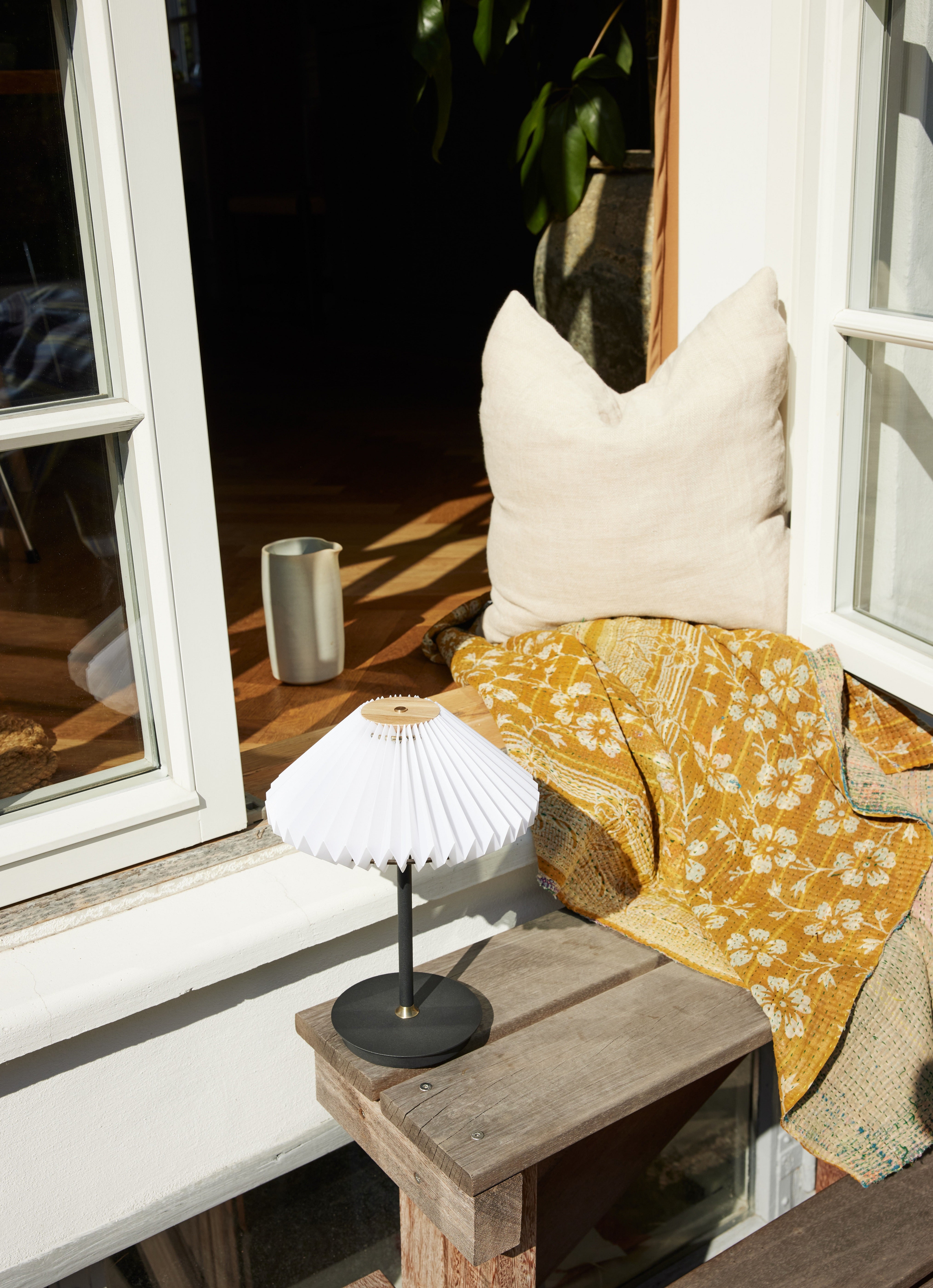 Paris To Go LED-bordlampe Ø24 Hvid/Sort