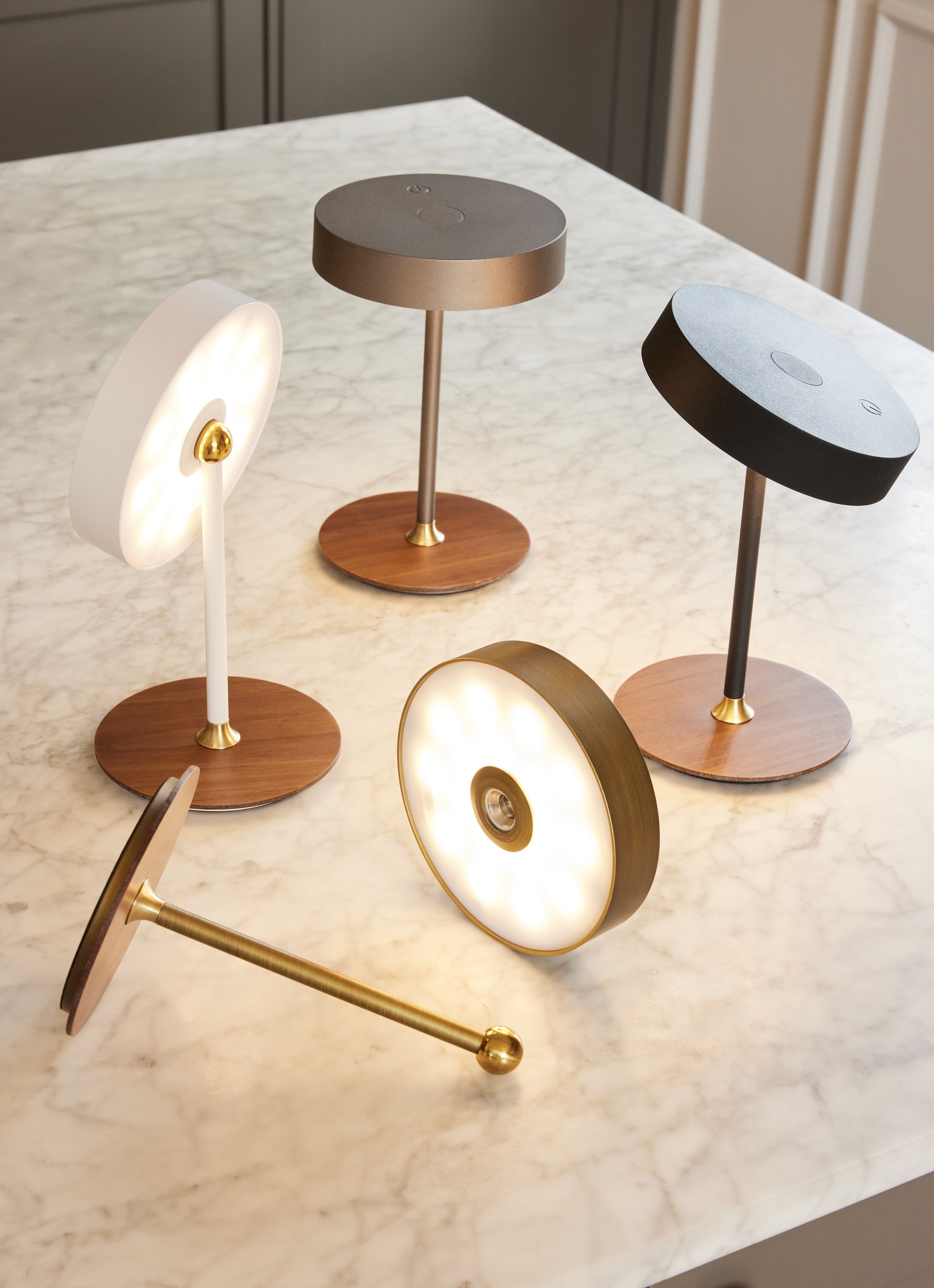 On The Move LED-bordlampe Ø13 Graphite Black