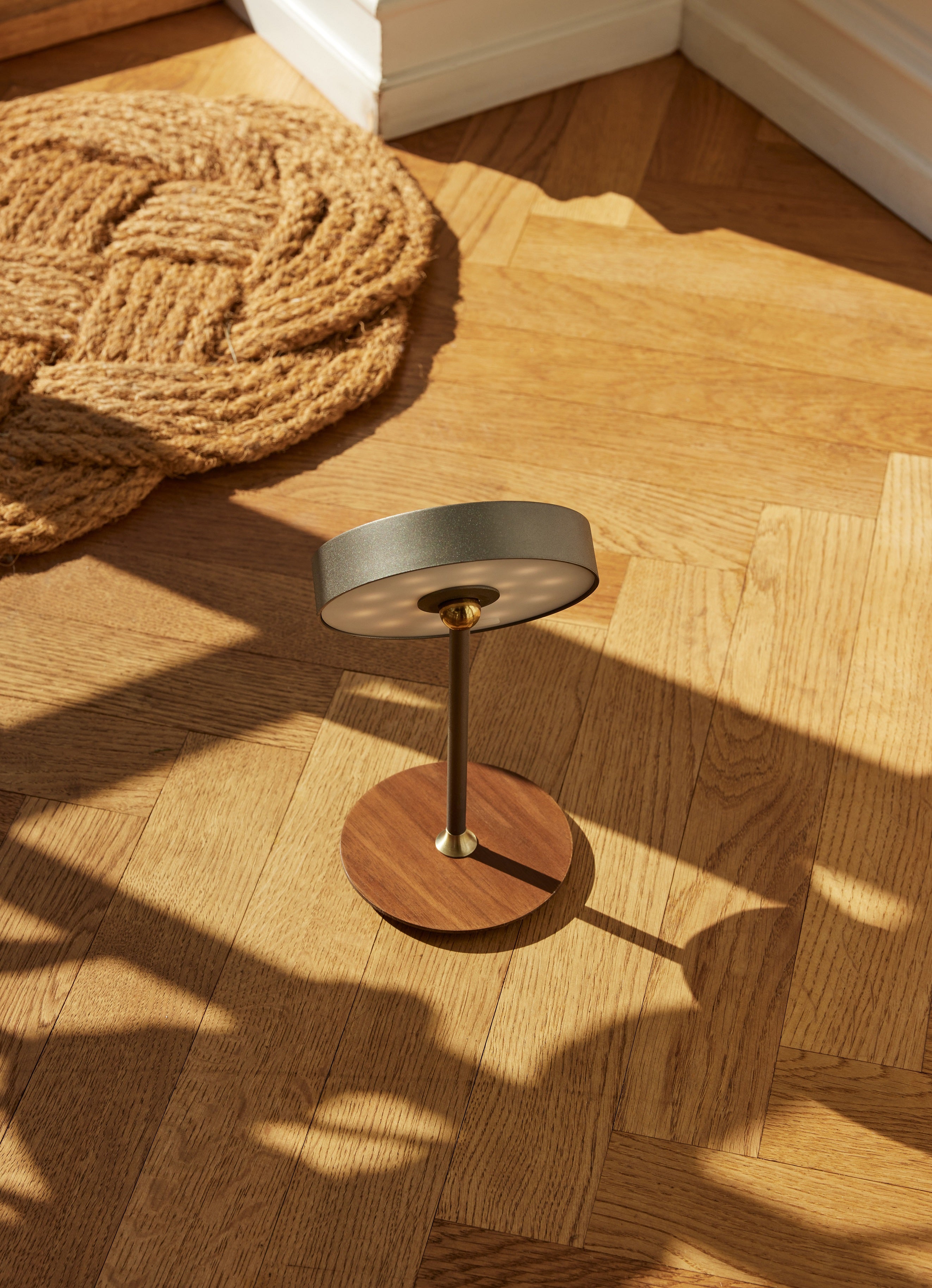 On The Move LED-bordlampe Ø13 Gun Black