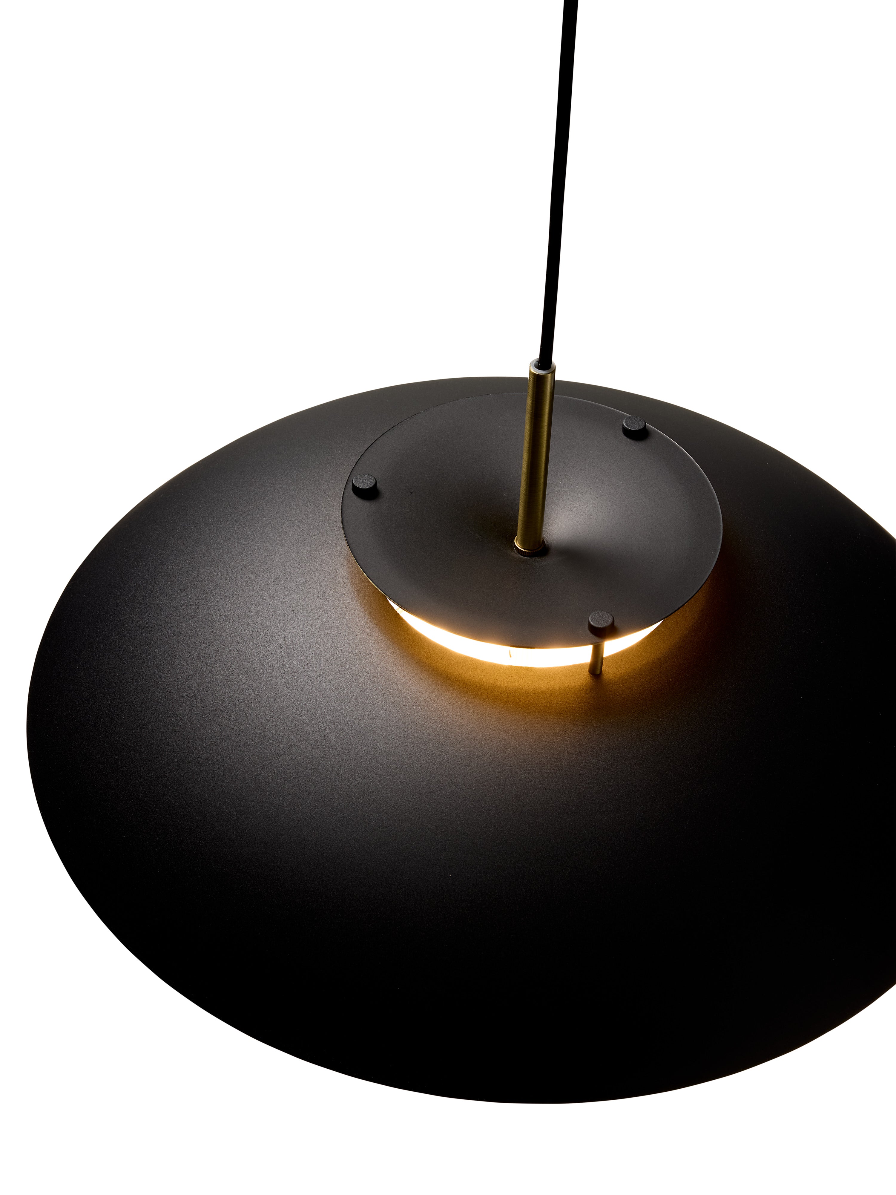 Zoomet ind på toppen af lampeskærmen fra den unikke Stepp Pendel Ø46 i Sort/Antique