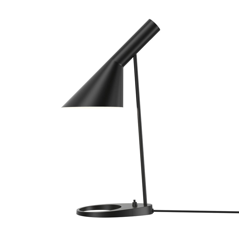 Klassisk sort arne jacobsen lamper fra Louis Poulsen