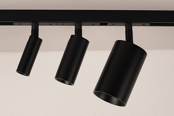 Zoomet helt ind på den unikke designet Designline Slim Micro Spot LED i Sort