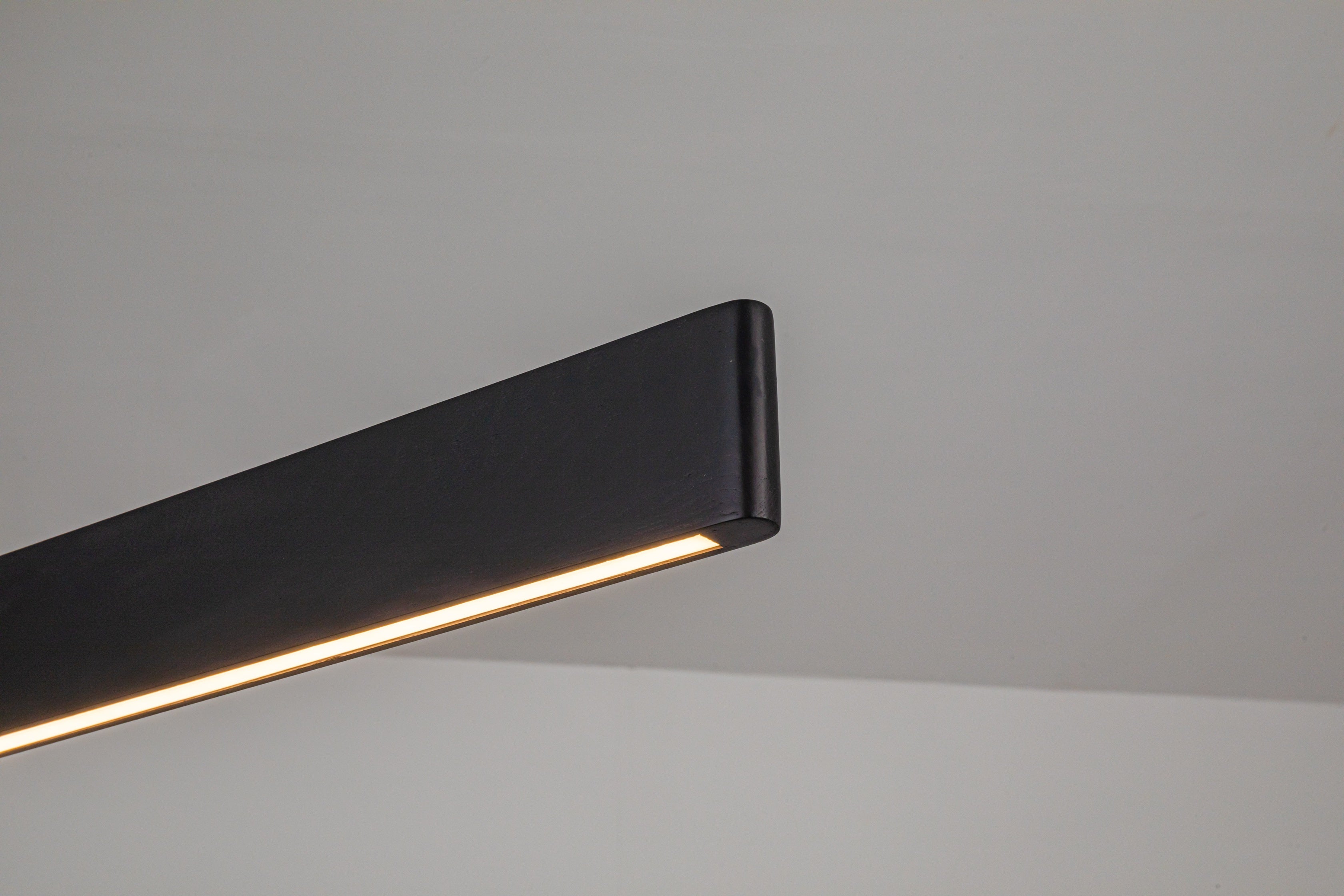 Detalje på Flora i sort ask