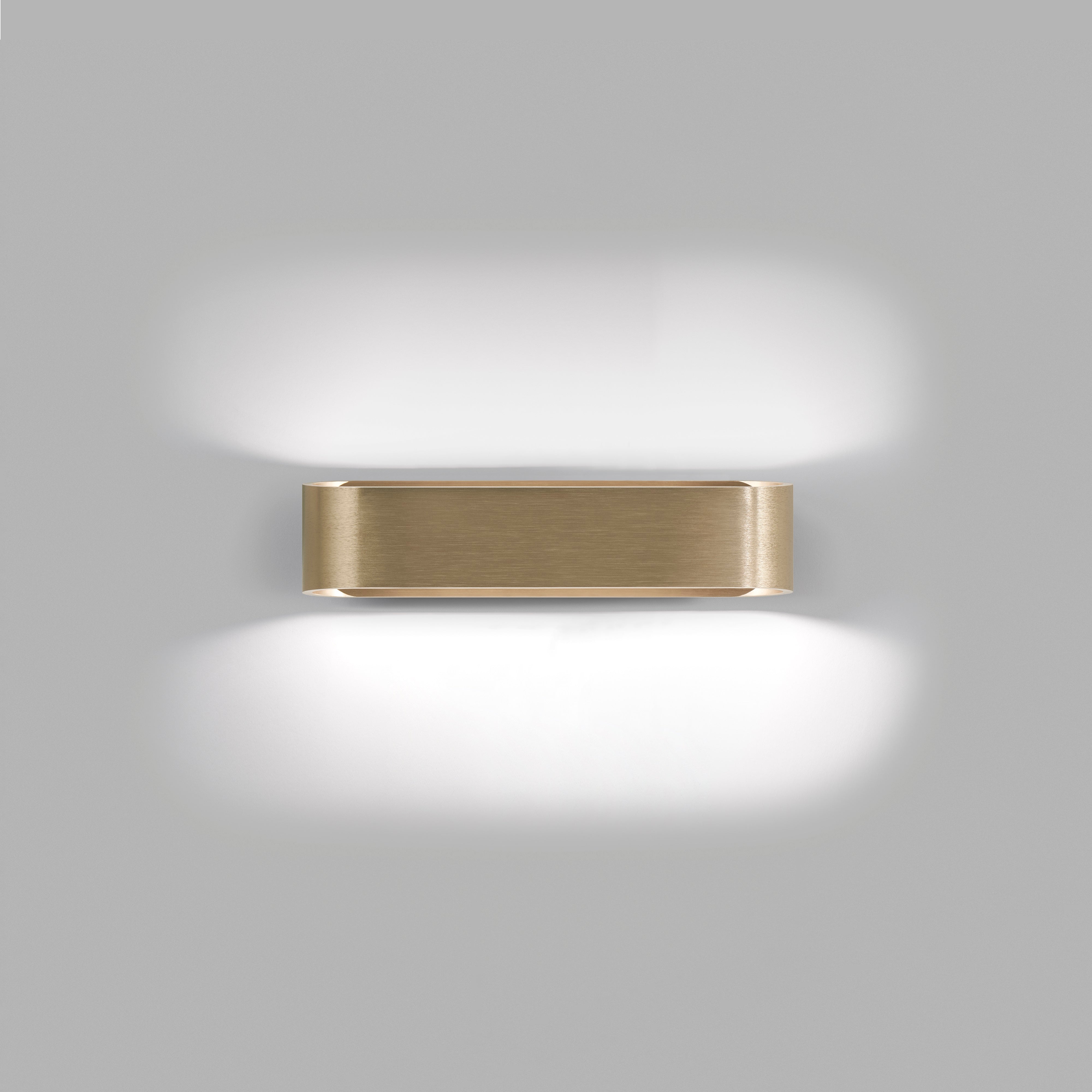 Aura W2 LED 2700/3000K væglampe messing