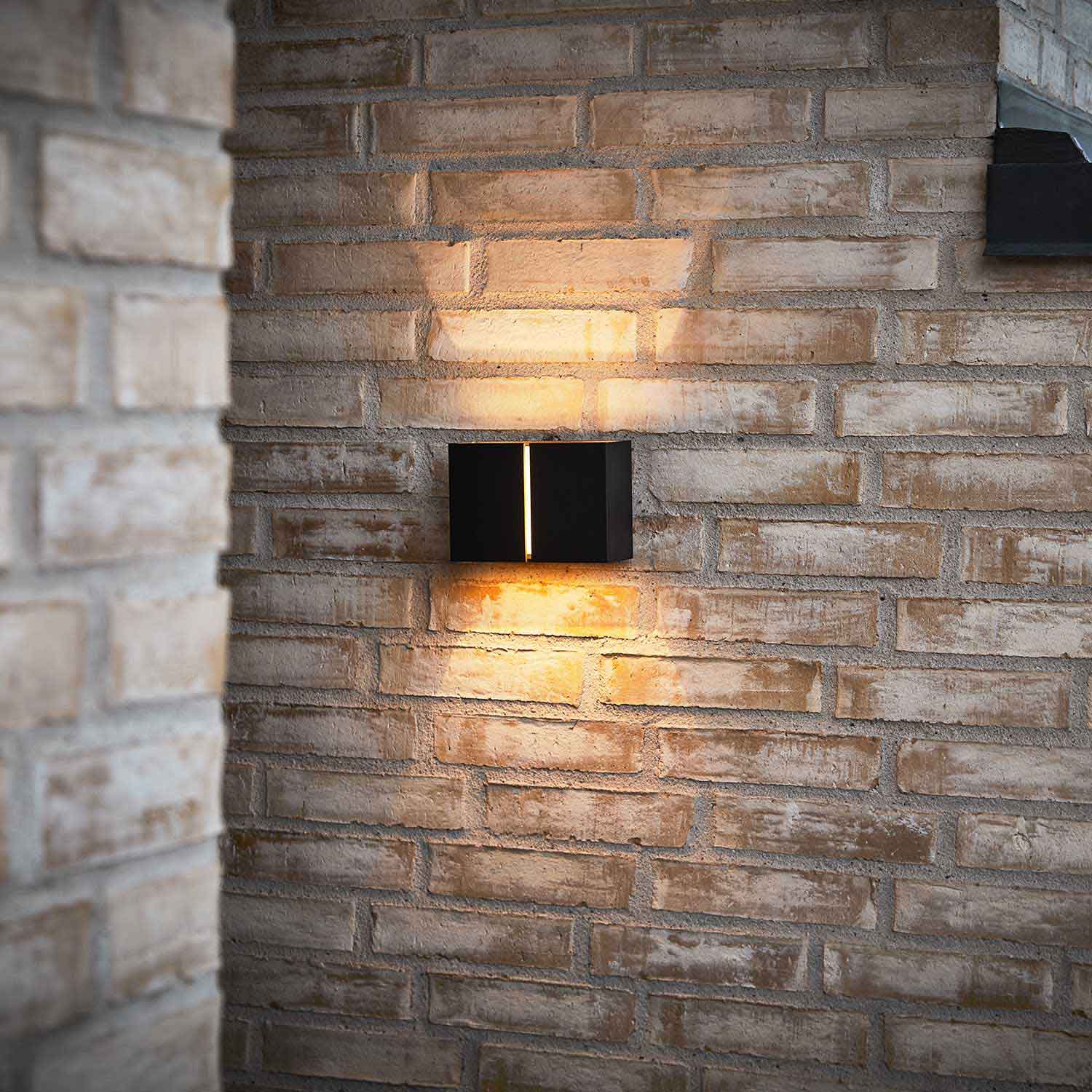 LOOM Design Ask Black 11w LED - Væglampe
