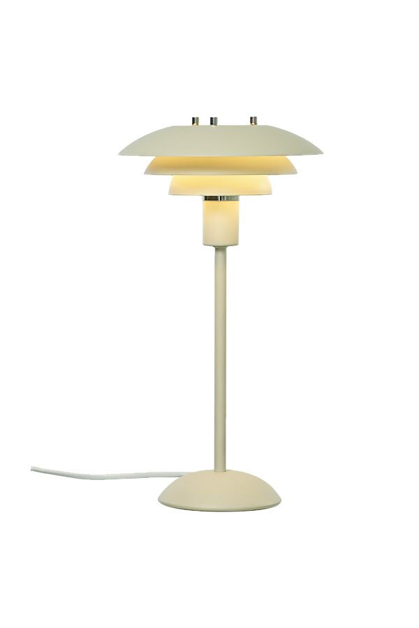Den unikke designet Epsilon Bordlampe i Beige placeret foran en hvid væg for en flot kontrast