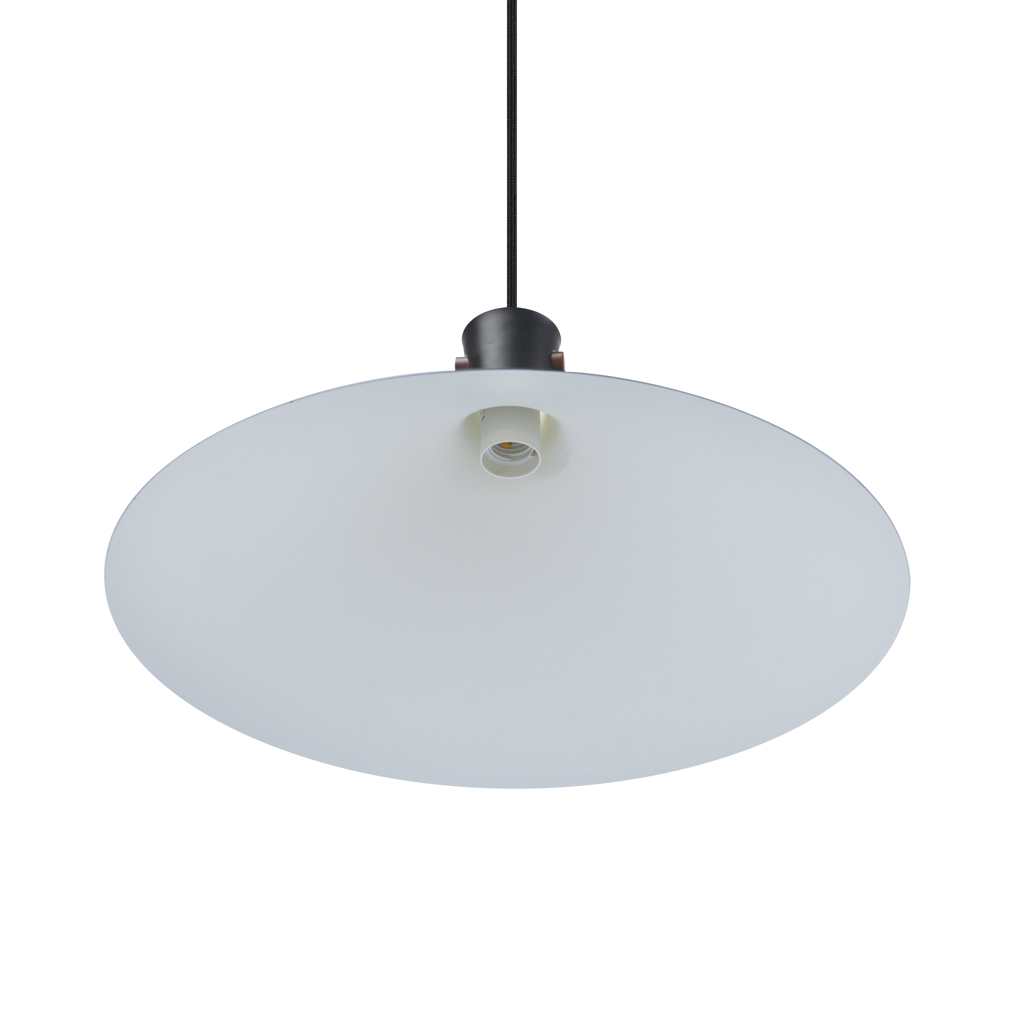 Helt tæt på og nedefra på Nordlux Dorina Pendant Lamp i Sort