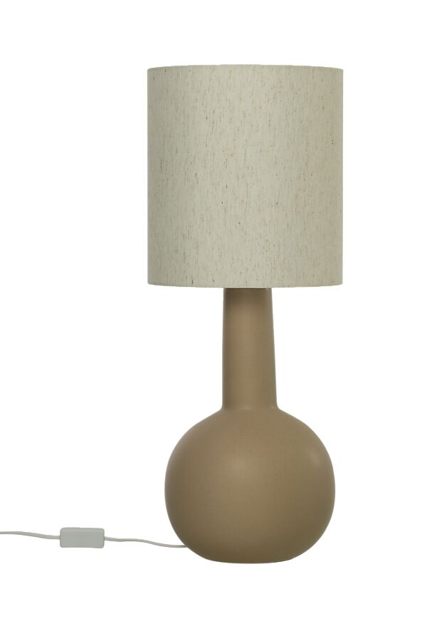 Den unikke designet Eleana Bordlampe i Beige placeret foran en hvid væg for den flotte kontrast