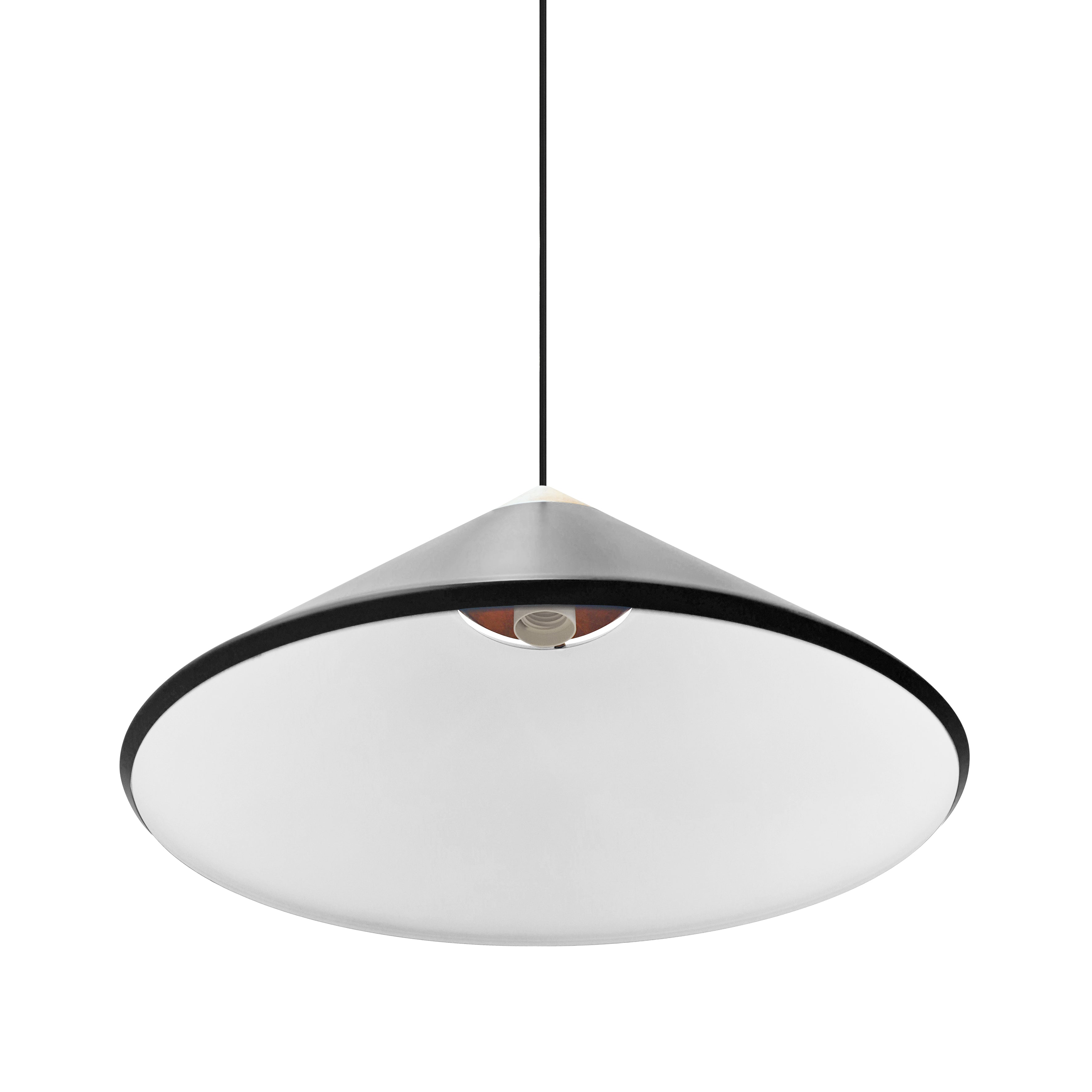 Helt tæt på og nedefra vinkel på Nordlux Kinto Pendel i Sort