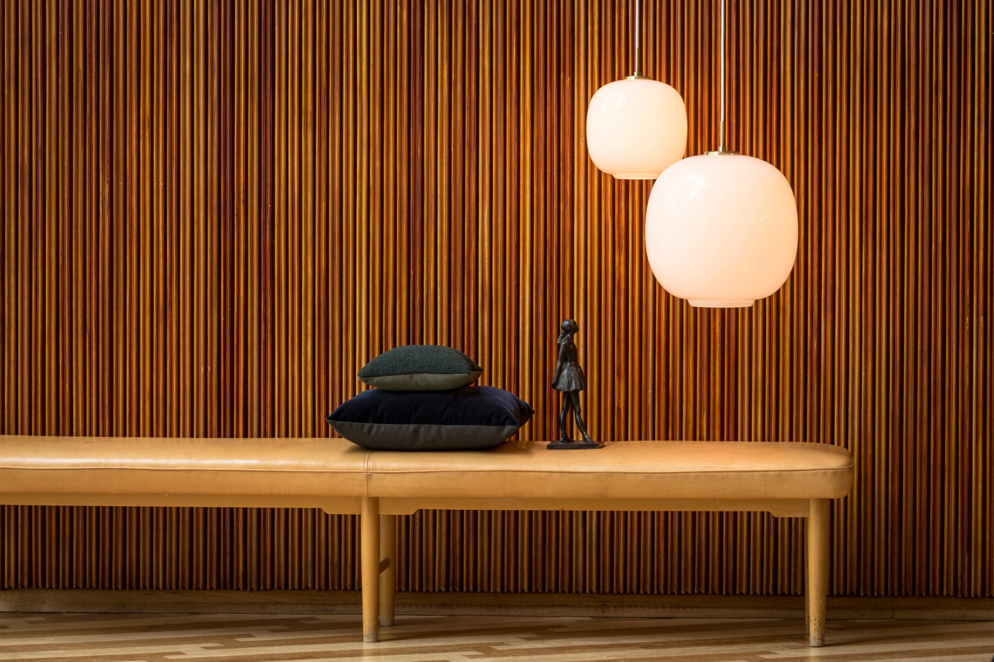 Louis Poulsen-pendler i varme omgivelser