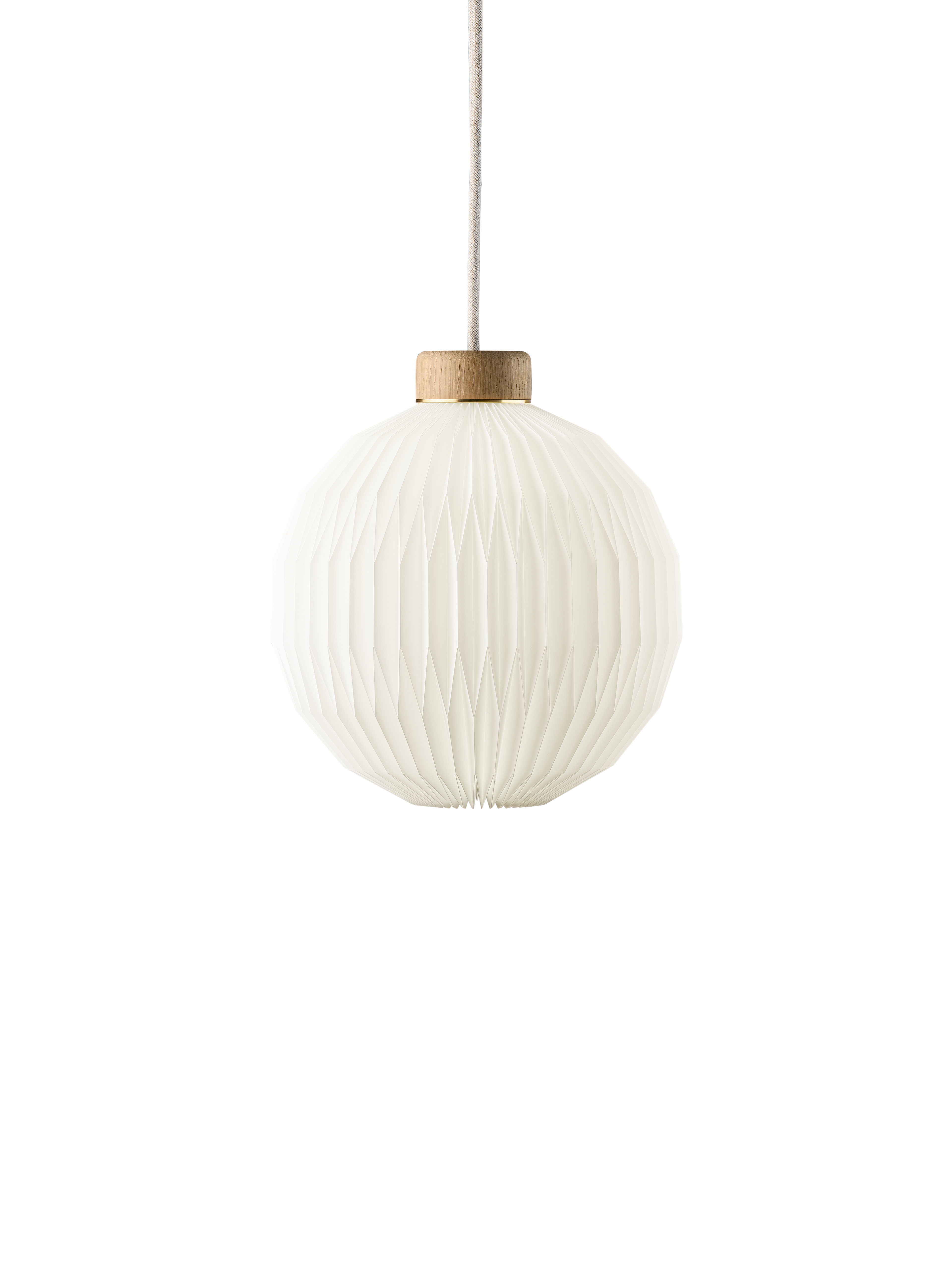 Tændt LE KLINT Model 180 lys eg small pendel m. plastskærm