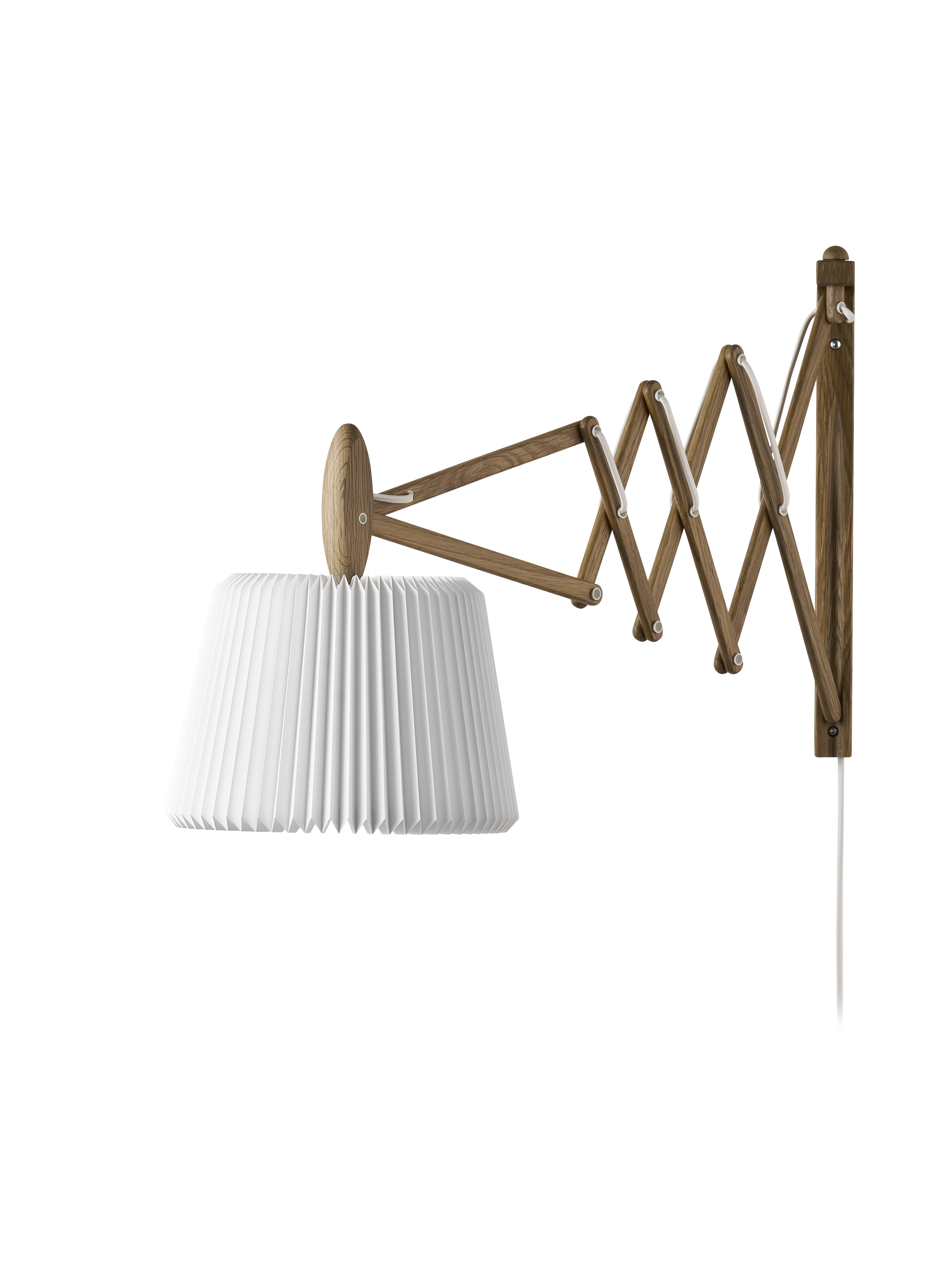 LE KLINT 233-120 Sax Væglampe i Røget Eg m. Plastskærm slukket fra siden